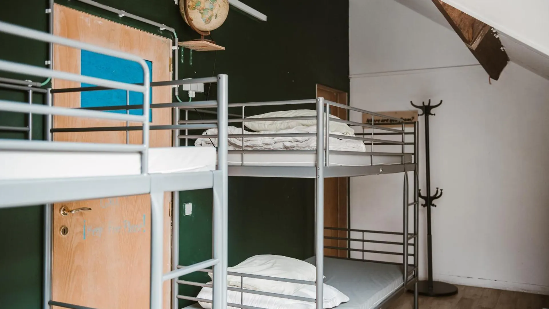 Treck Hostel Gent 0*,